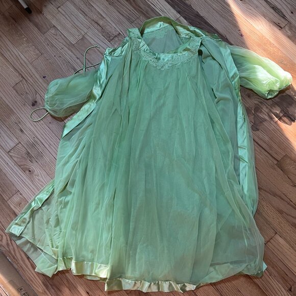 Vintage 1940's nightgown and overcoat - Picture 3 of 6